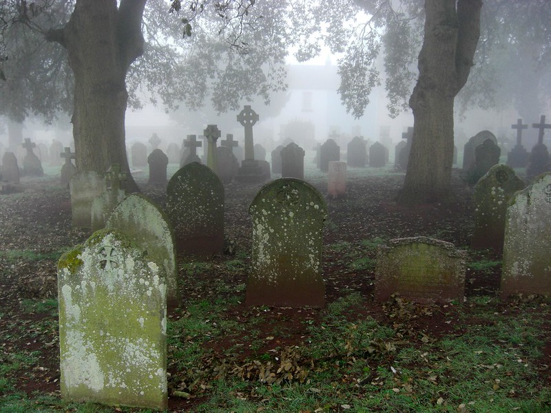 Kiera si ritrova a fare da guardiana ad un cimitero... e ai suoi fantasmi.